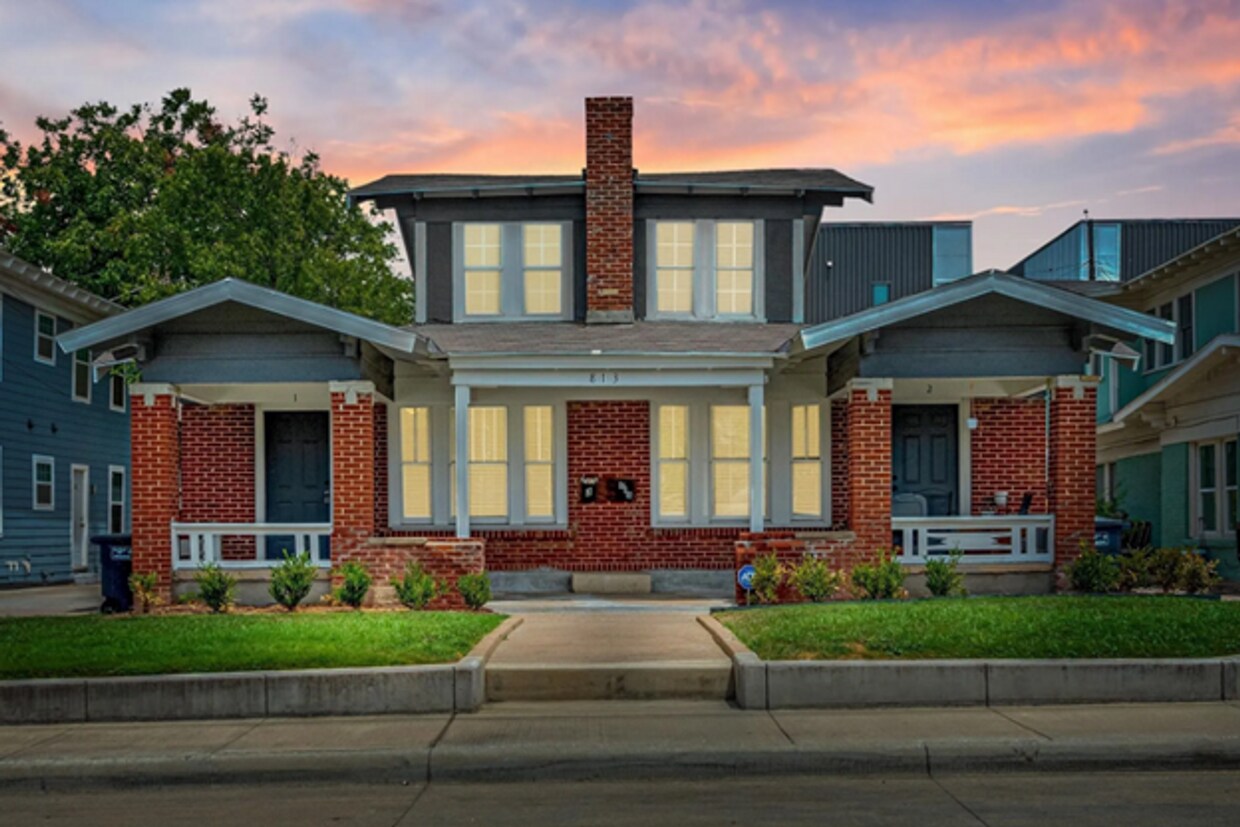 Foto principal - Charming studio 1-bathroom townhome in the...