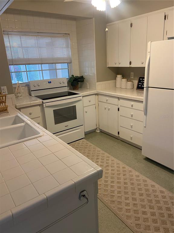 Foto del edificio - 150 Temple Grove Dr