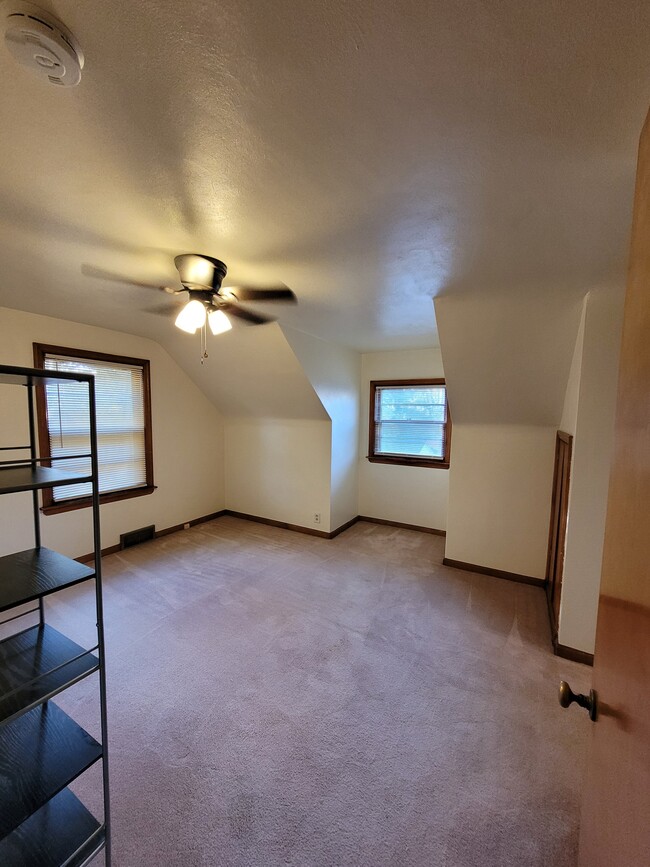 Building Photo - 401 S Willis Ave