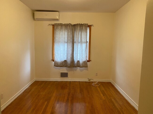 Photo - 75-03-7198 198th St Apartment