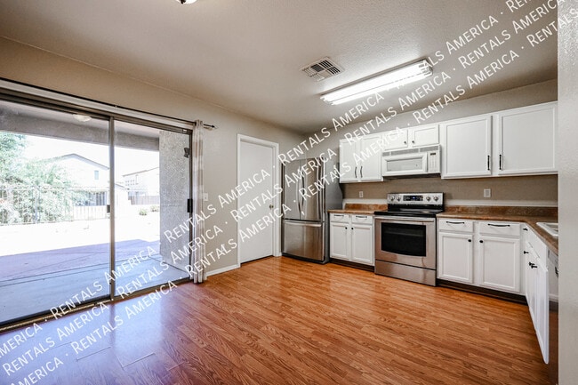 Foto del edificio - 9404 W Terri Lee Dr