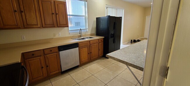 Building Photo - Barrant 405