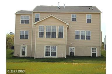Building Photo - Large Spotsy Colonial