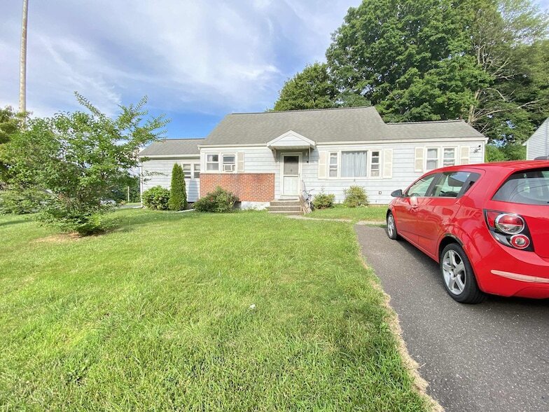 Primary Photo - 19 Dartmouth Ln
