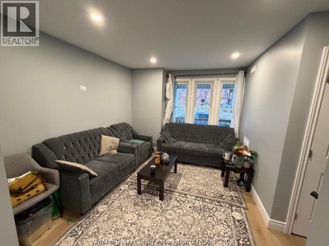 Building Photo - 25 Giles Blvd E