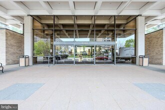 Building Photo - 3705 S George Mason Dr
