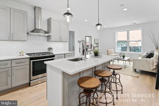 Foto del edificio - 4335 Harrison St NW