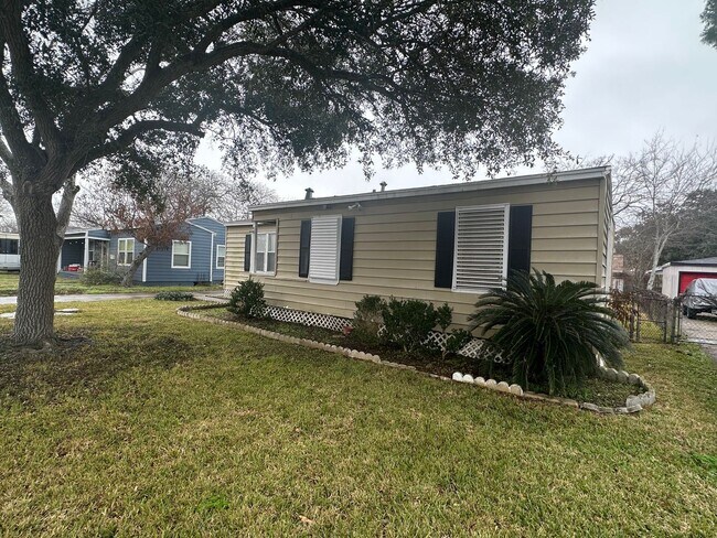 Building Photo - 3 br, 1 bath House - 721 Texas Avenue