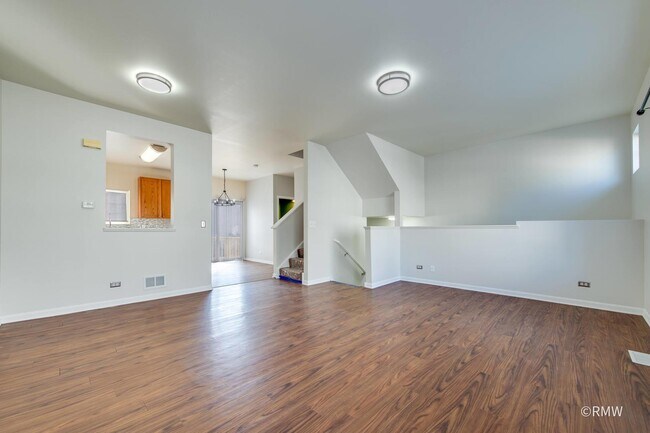 Building Photo - 27 Monarch Dr