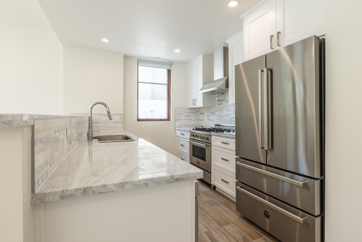 859 S Lucerne Blvd Unit 109, Los Angeles, CA 90005 Condo for Rent in