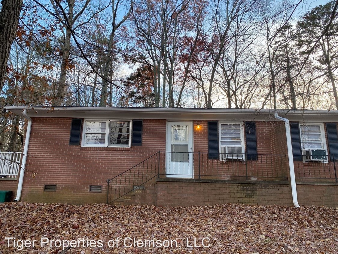 Primary Photo - 2 br, 1 bath Room For Rent - 220 Vickery Dr