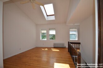 Building Photo - 10 Shepard St