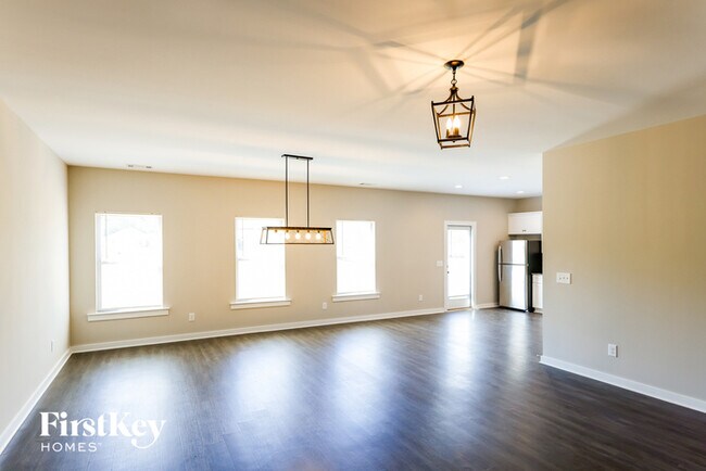 Building Photo - 12 Lakewood Ln