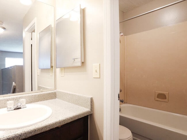 Large Bathrooms To Make Getting Ready in The Morning a Breeze - The Oaks at Jackson
