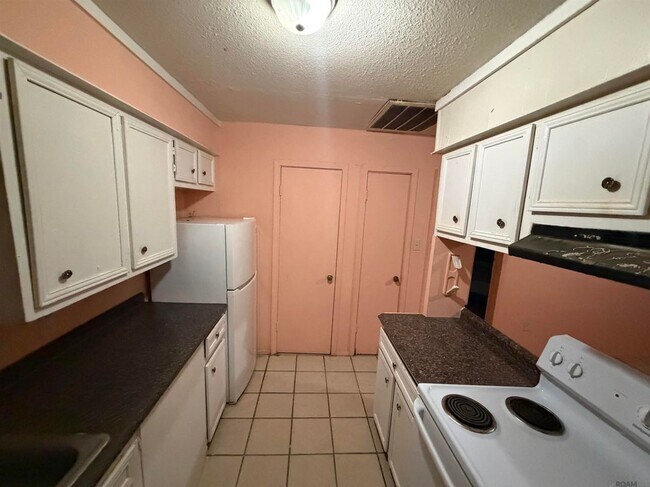 Foto del edificio - 6879 Cezanne Ave