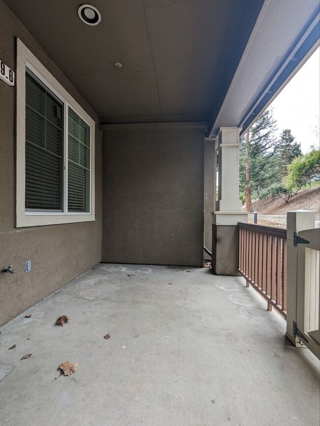 Building Photo - 139 Windward Common