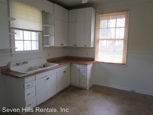 Building Photo - 3 br, 1 bath House - 39 Ash Street