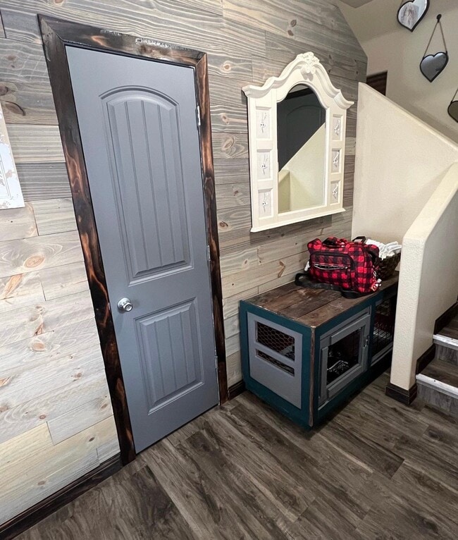 Foto del edificio - 1420 Meadow Ln
