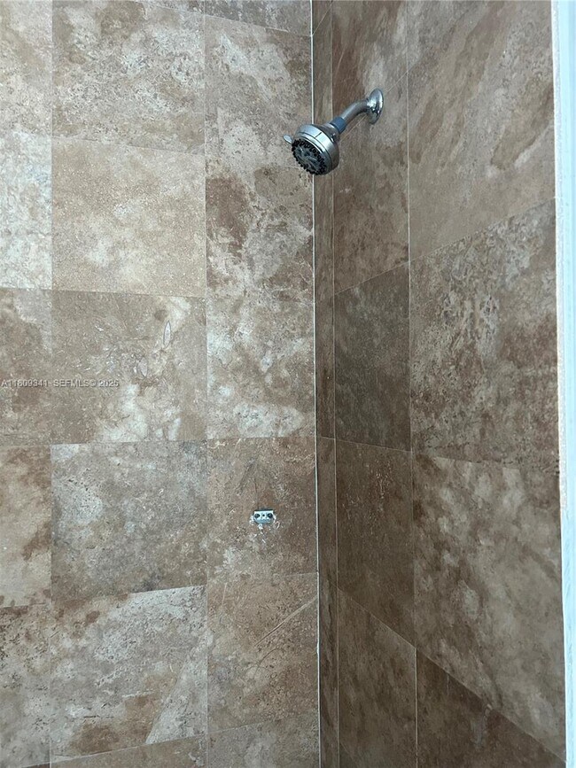 Foto del edificio - 300 S Biscayne Blvd