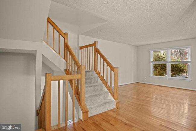Building Photo - 1602 Oak Spring Way