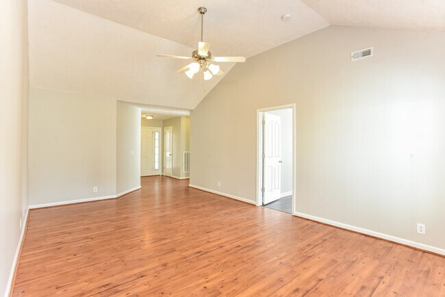 Foto del edificio - 948 Tom Hailey Blvd