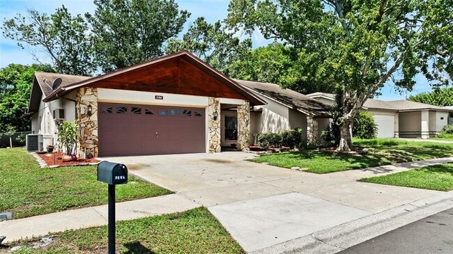 Building Photo - 8829 Bermuda Ln