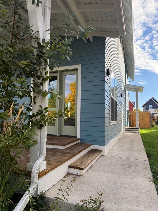 Foto del edificio - A Lovely Westside Single Family Home in the Desirable Valley West Subdivision