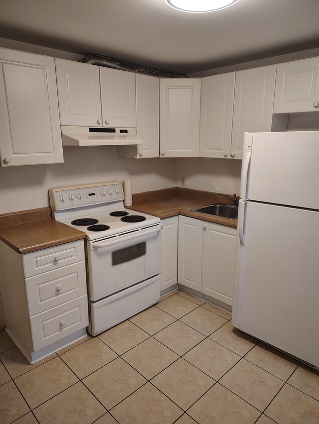 Primary Photo - Large 2 Bedroom 2 Bathroom Apartment
