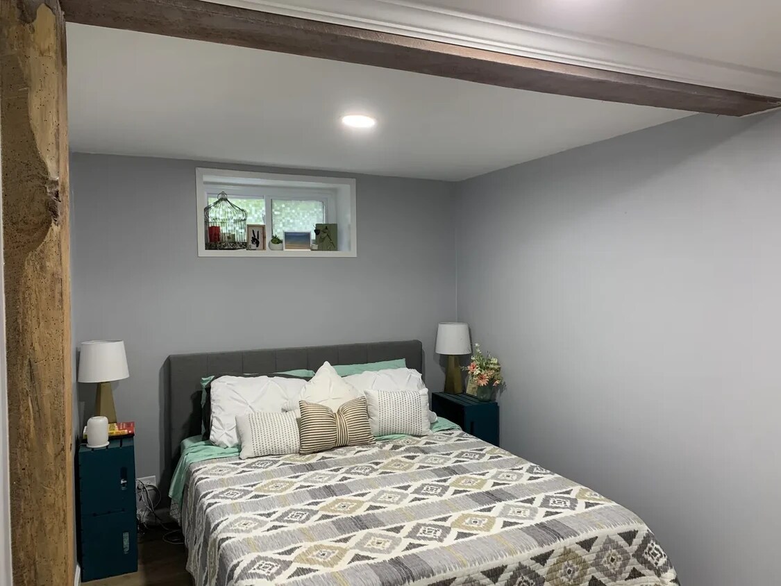 Primary Photo - 440 N May St