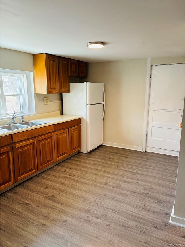 Foto del edificio - 97 Holloran Rd