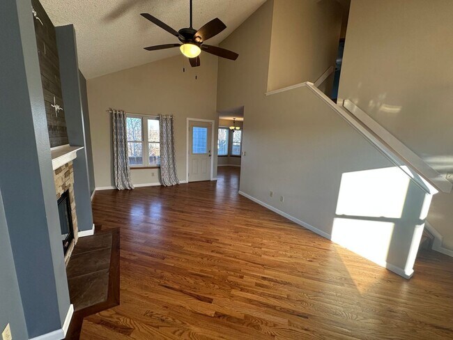 Foto del edificio - 4 Bed 4 Bath in Constitution Hills!!