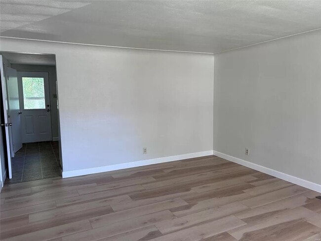 Building Photo - 208 Howard Dr
