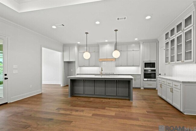 Foto del edificio - 8718 Brentwood Pk Ave