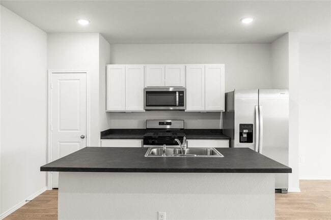 Foto del edificio - 116 Kendall Ln