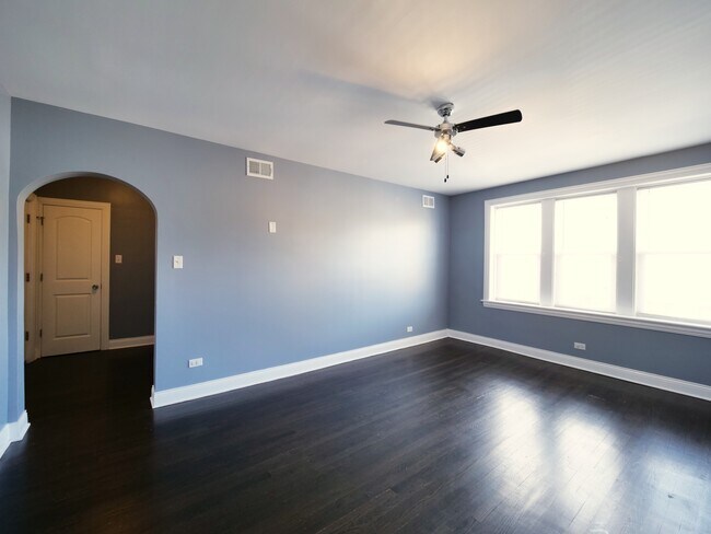 Foto del edificio - 3309 W Bryn Mawr Ave