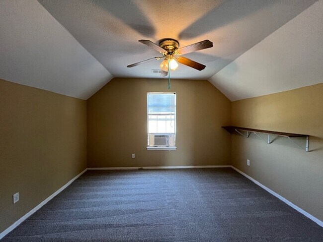 Foto del edificio - Renovated 4 Bedroom 2 Bath Home for Rent!