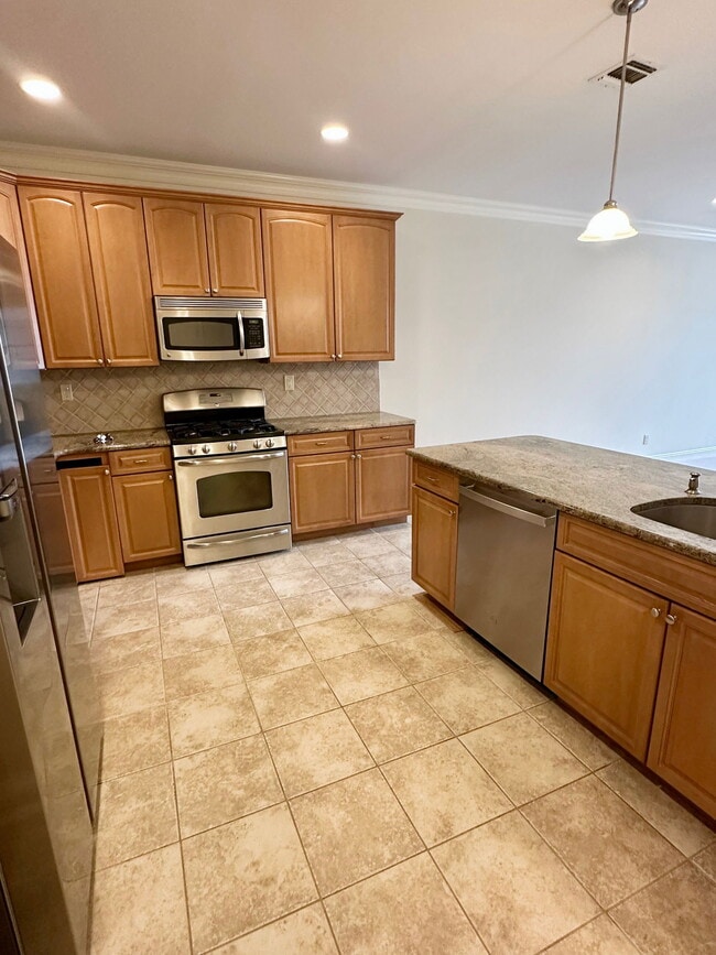 Building Photo - Madison Avenue, Park Ridge, NJ 07656 - 2 BR 2 BA condo