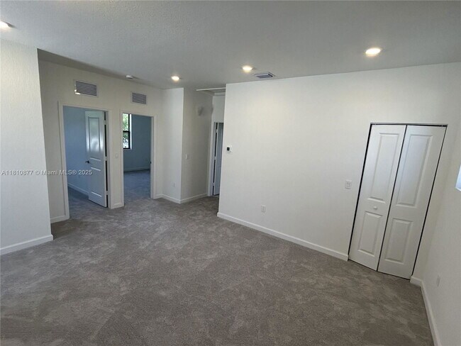 Foto del edificio - 3000 Park Pl