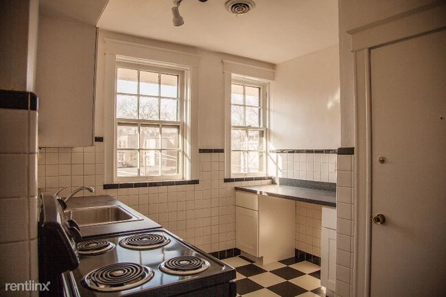 Building Photo - 1 br, 1 bath Apartment - 915 De De Mun Ave.