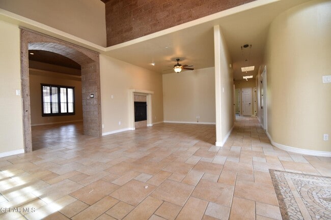 Building Photo - 5929 Valley Rd