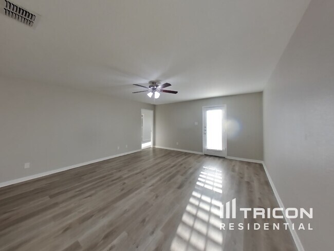 Building Photo - 6758 Sabinal