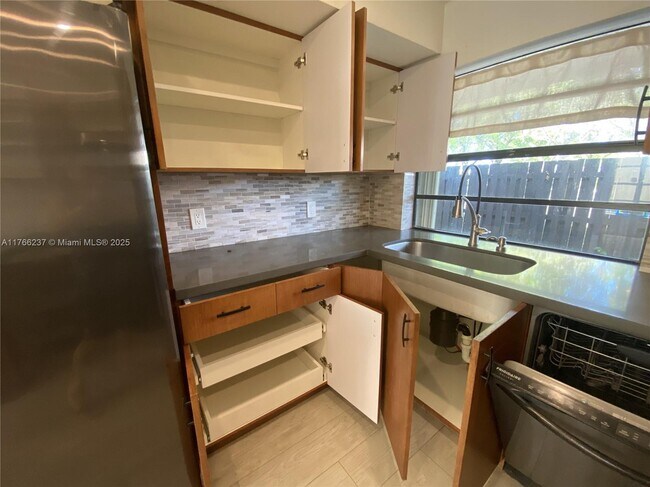 Building Photo - 11123 SW 132nd Ct