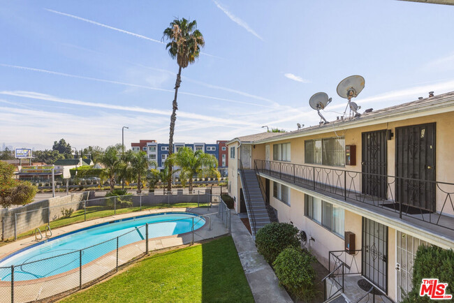 Building Photo - 5117 Crenshaw Blvd