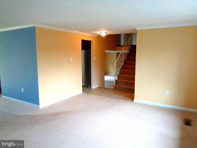 Building Photo - 1608 Debra Dr