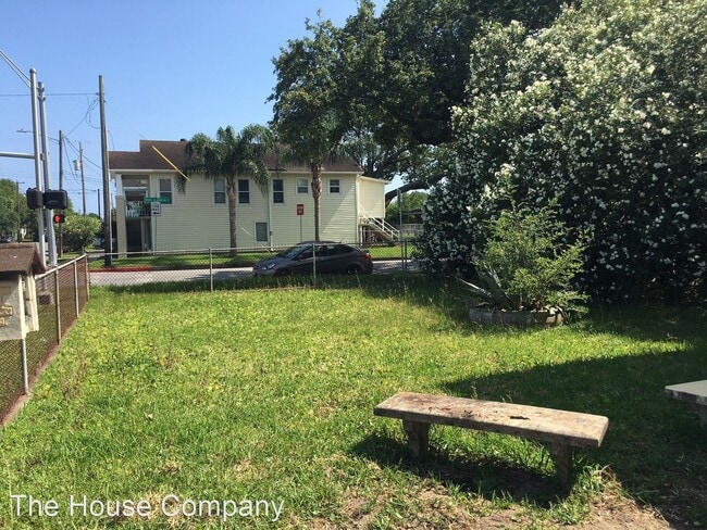 Building Photo - 1 br, 1 bath Apartment - 1819 37th, Down
