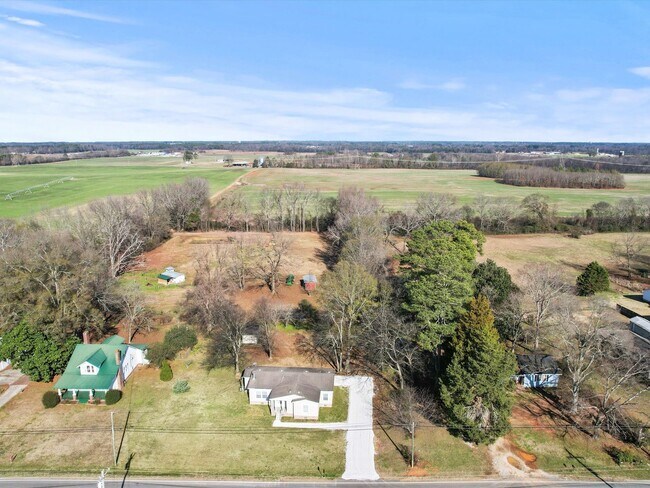 Foto del edificio - Great Home Near Tanner High School!