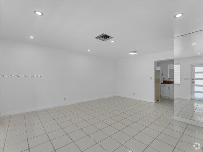 Building Photo - 1811 SW 97th Ter