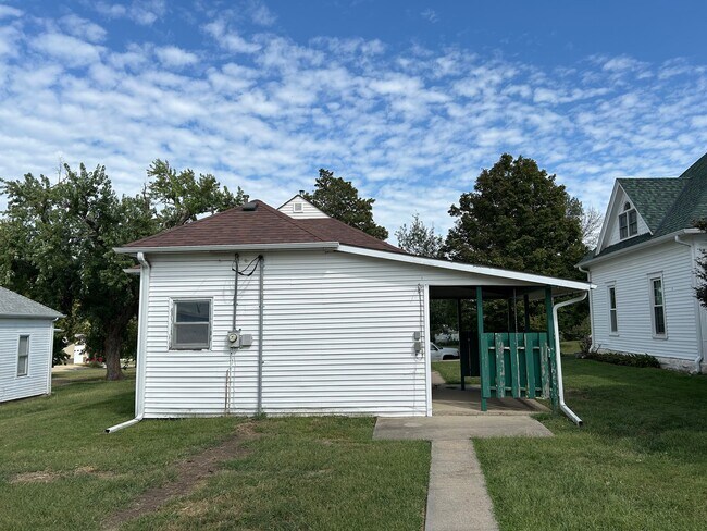 Building Photo - 2008 N St