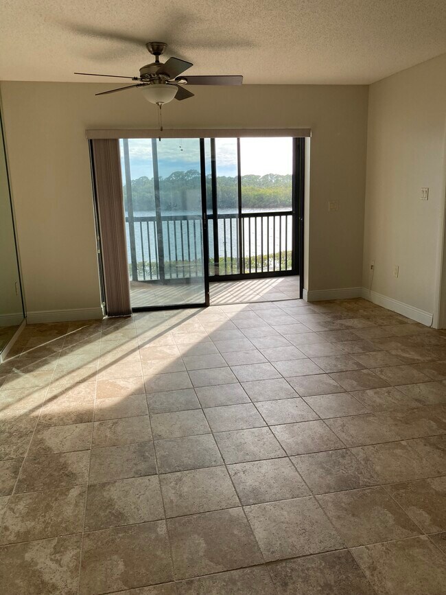 Foto del edificio - 8150 Brent St