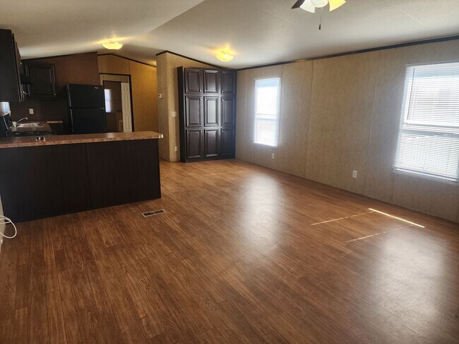 Building Photo - 3BD/2BA